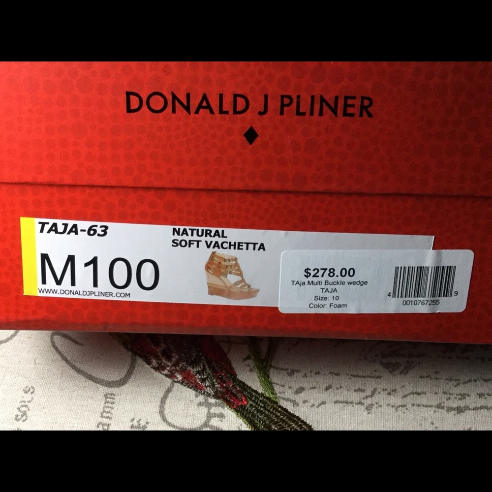 Donald J Pliner Multi buckle wedge sandal - Picture 2 of 5